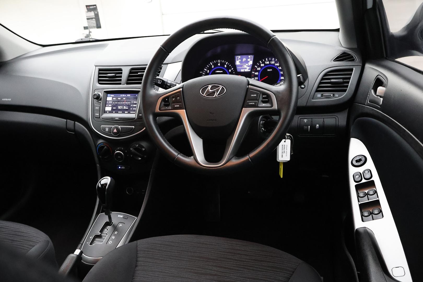 Hyundai Accent image 4