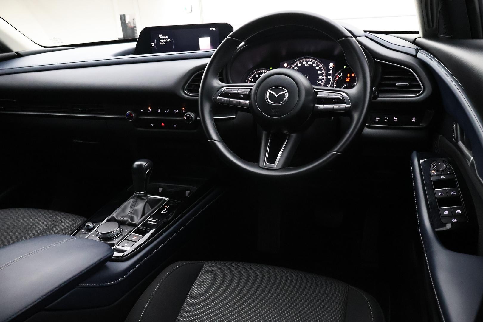 Mazda Cx-30 image 4