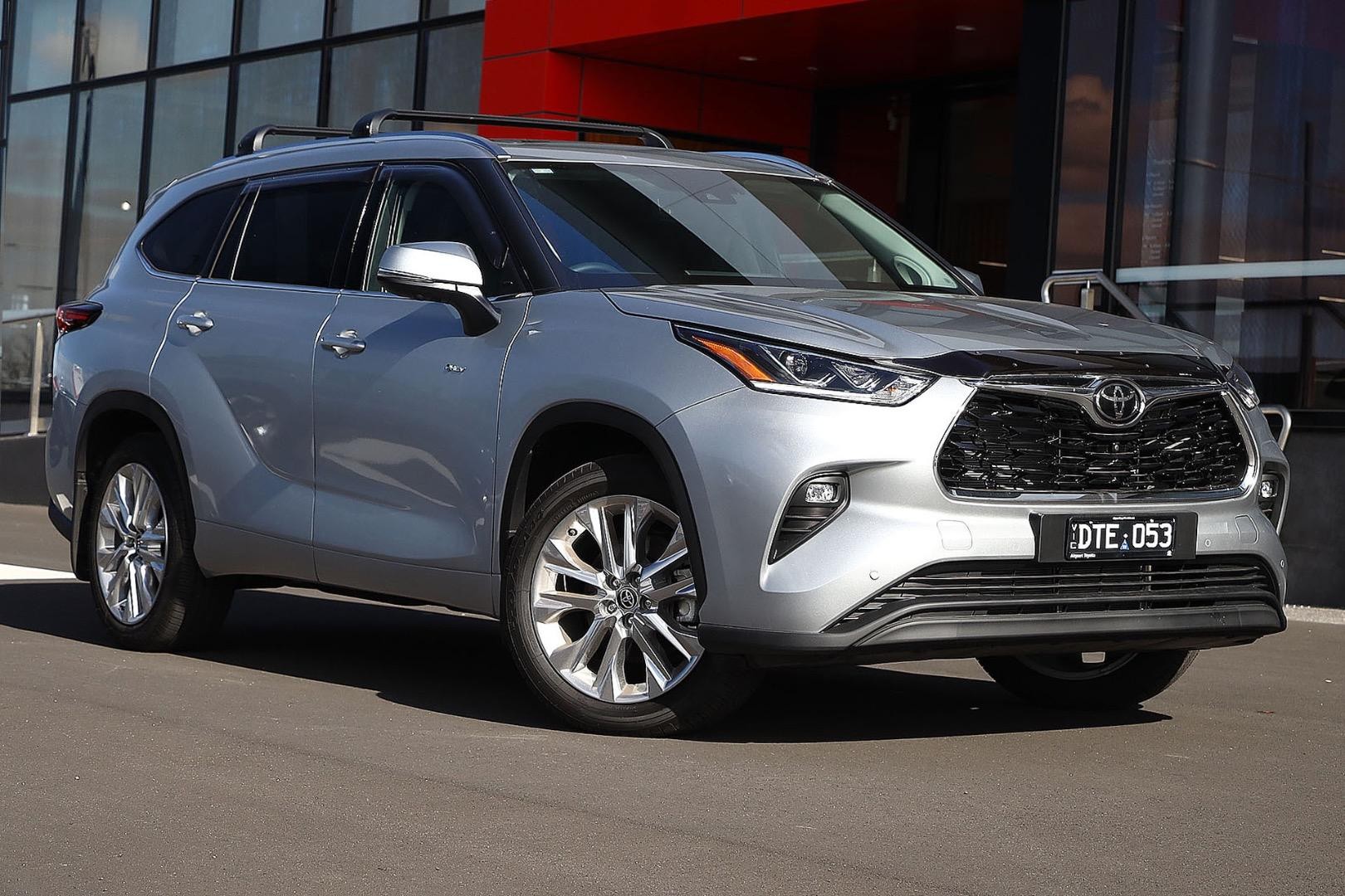 Toyota Kluger image 1