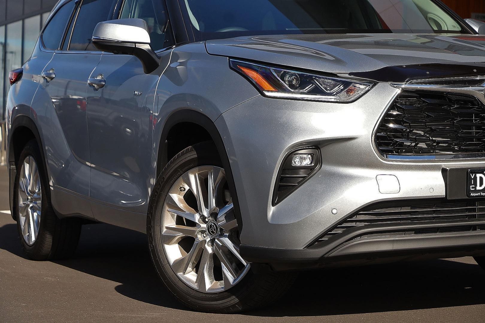 Toyota Kluger image 2