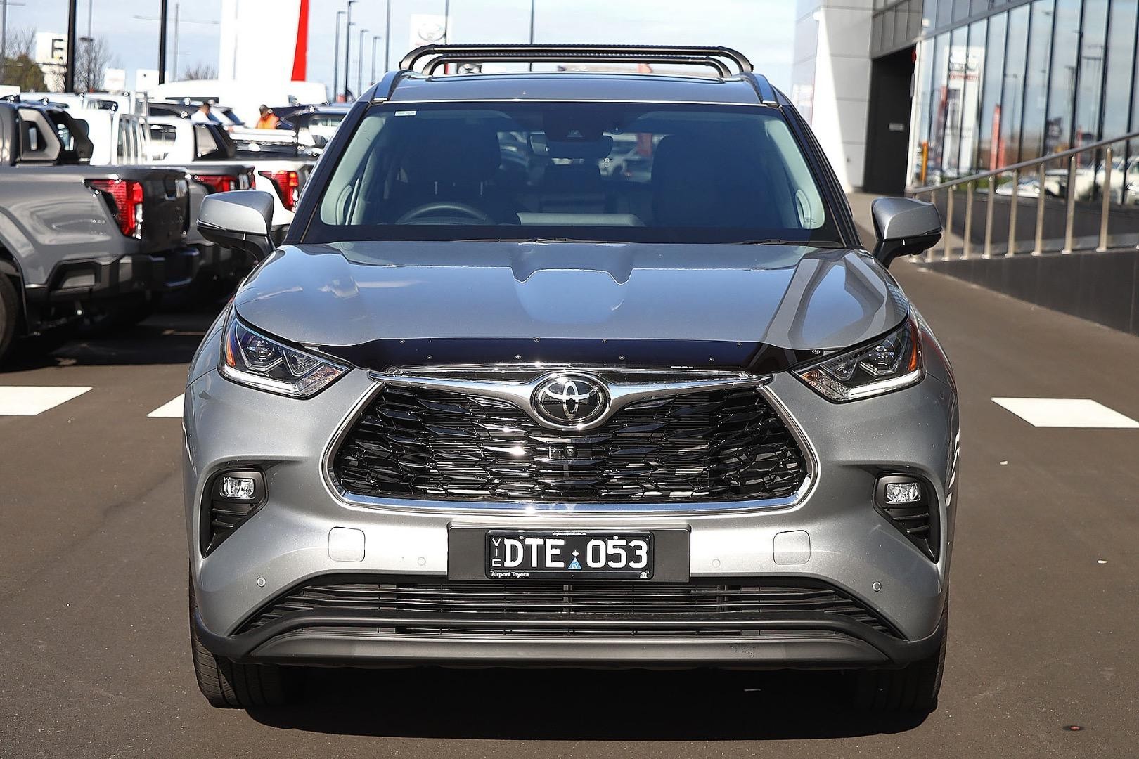Toyota Kluger image 3