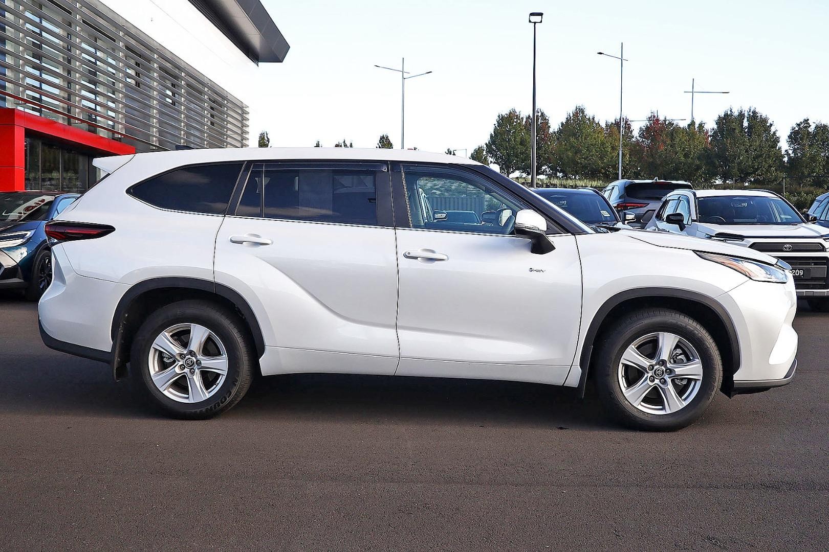 Toyota Kluger image 4