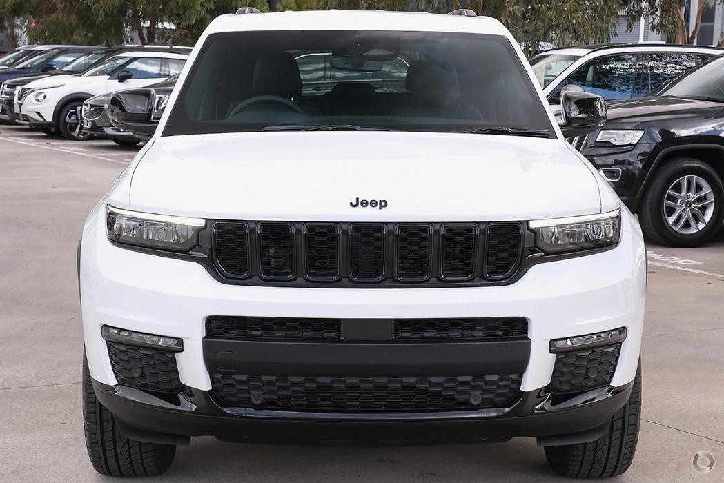 Jeep Grand Cherokee image 2