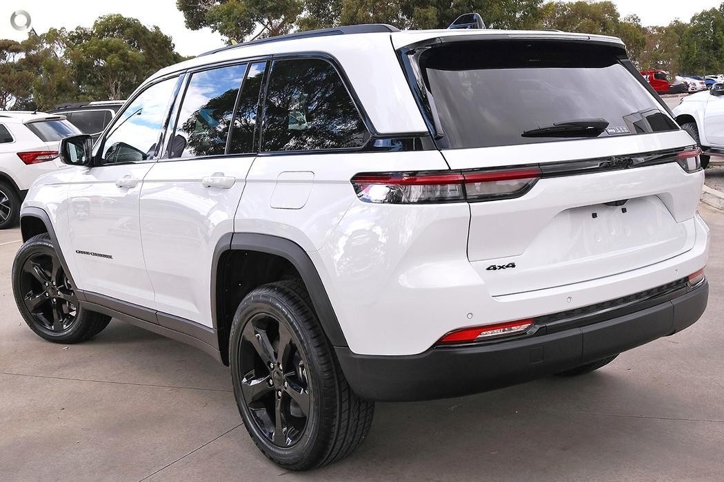 Jeep Grand Cherokee image 3