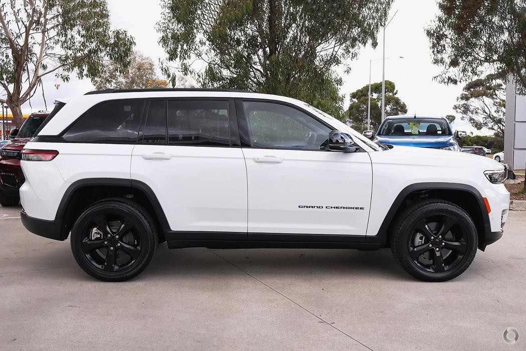Jeep Grand Cherokee image 4