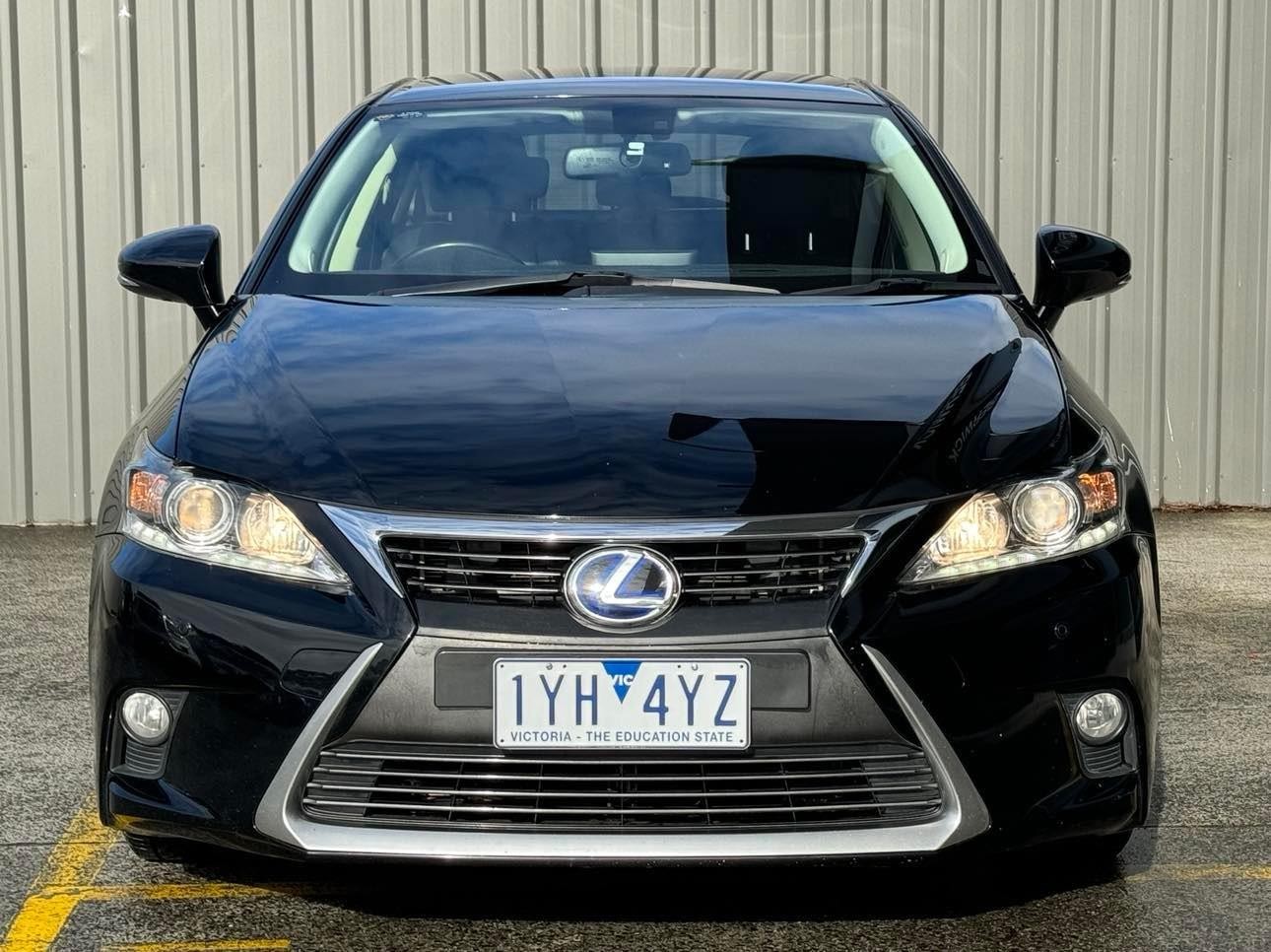 Lexus Ct image 2
