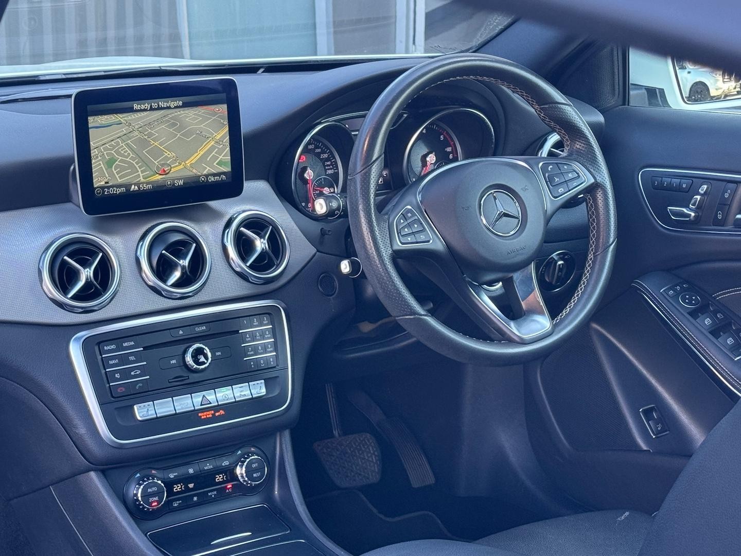 Mercedes Benz Gla-class image 2