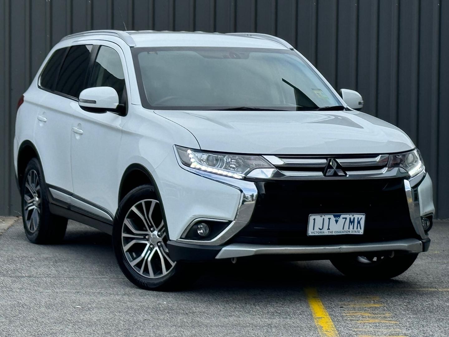 Mitsubishi Outlander image 1