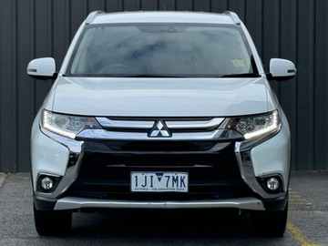 https://dvg-vehicle-assets.s3.amazonaws.com/1307158/5ws774pd5di2uo305f1l9yleh.jpg