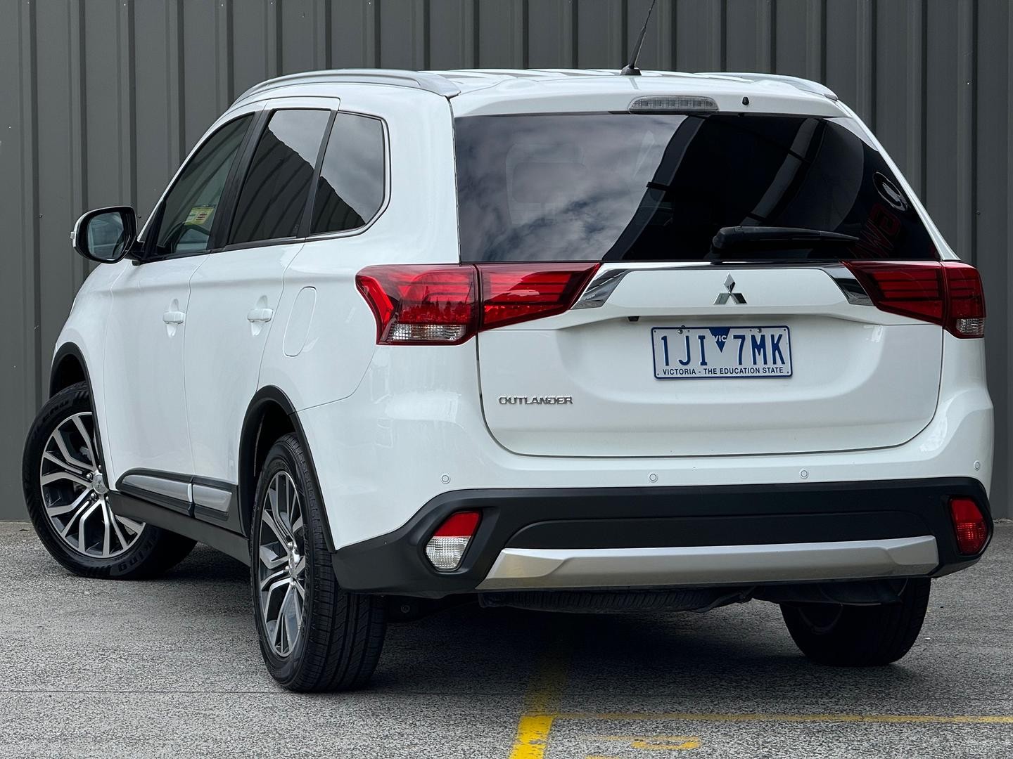 Mitsubishi Outlander image 3