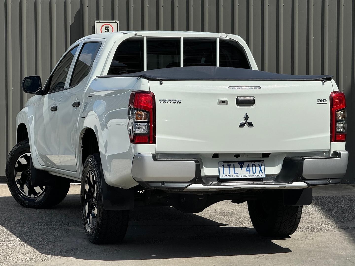 Mitsubishi Triton image 3