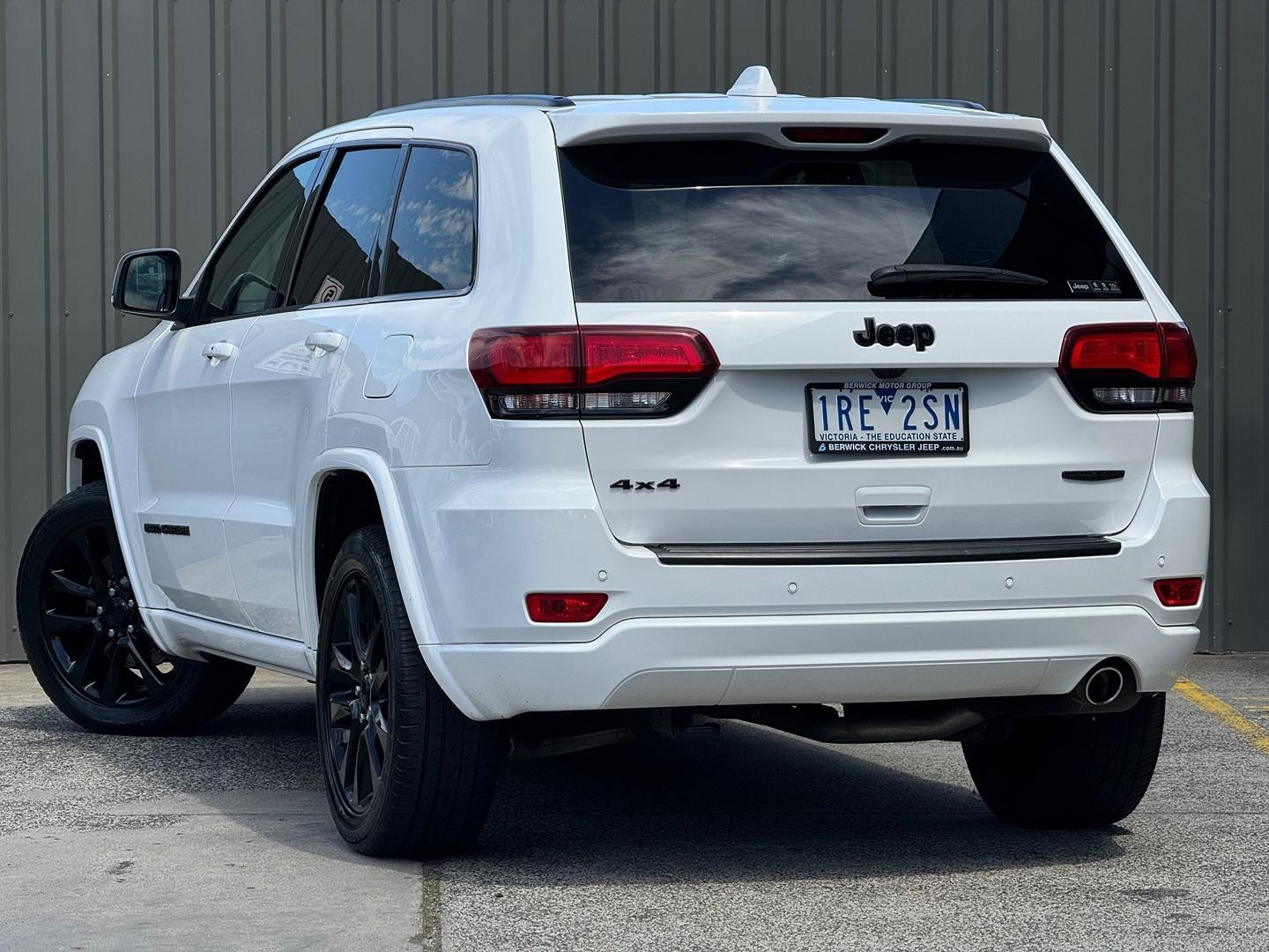 Jeep Grand Cherokee image 3