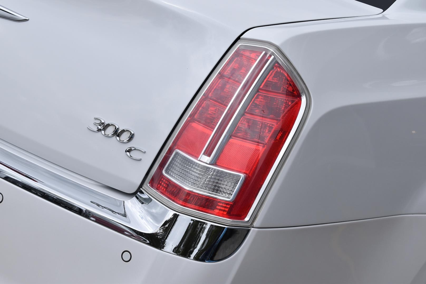 Chrysler 300 image 3