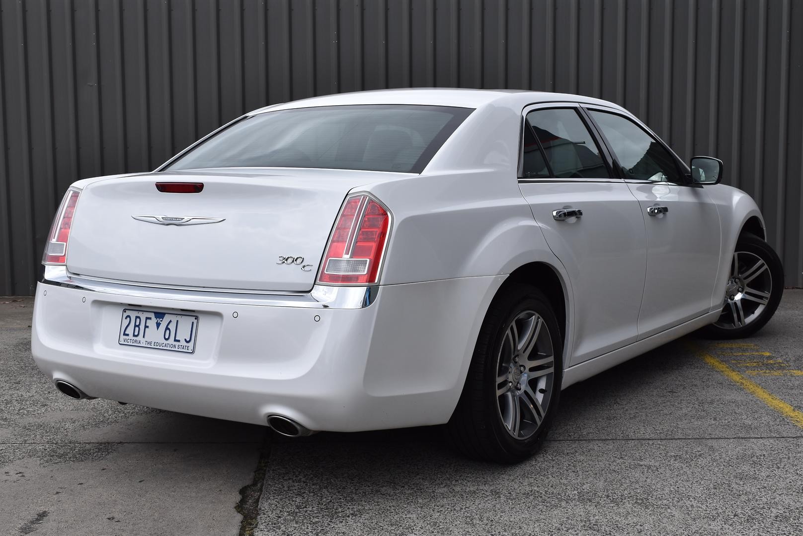 Chrysler 300 image 4