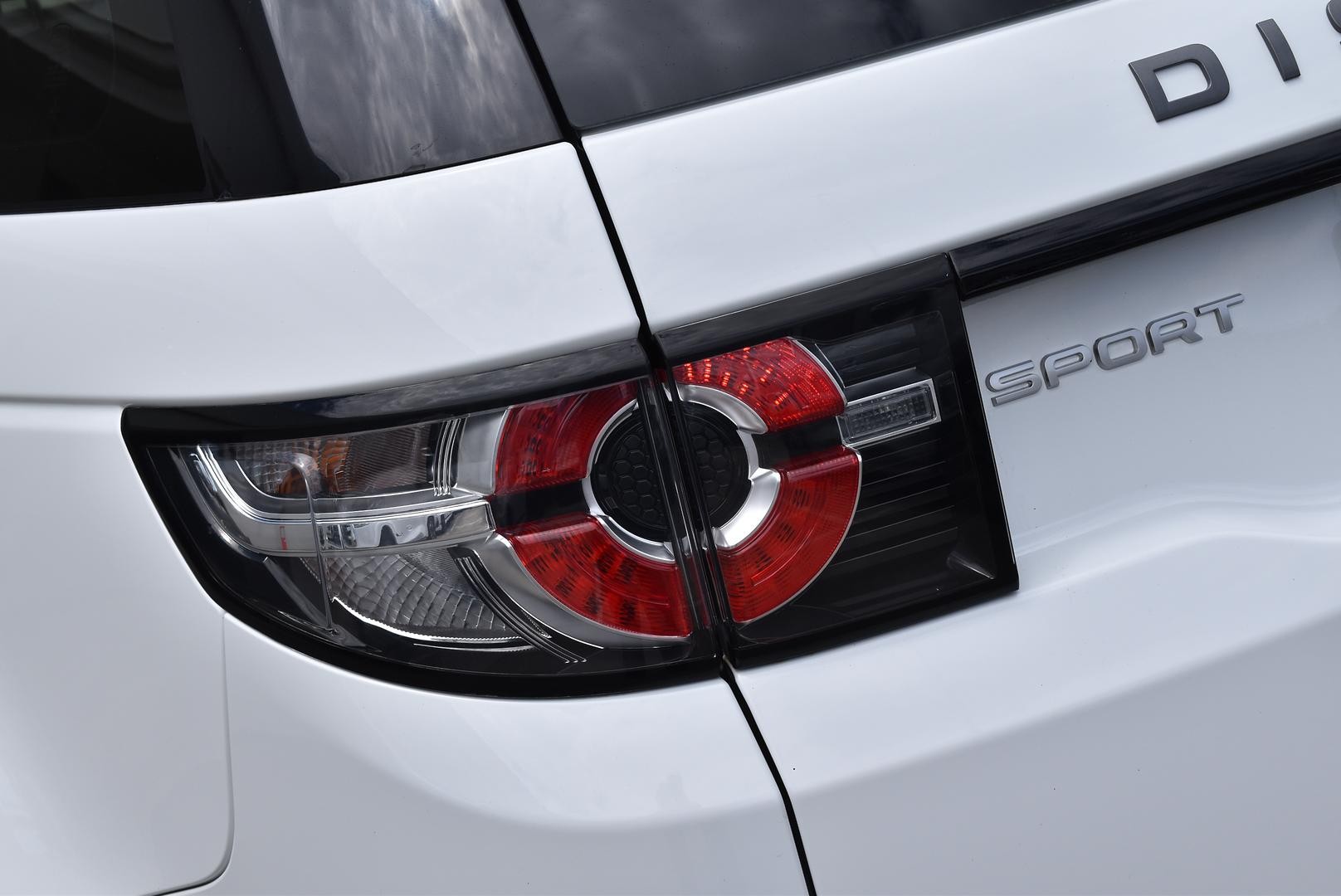 Land Rover Discovery Sport image 3