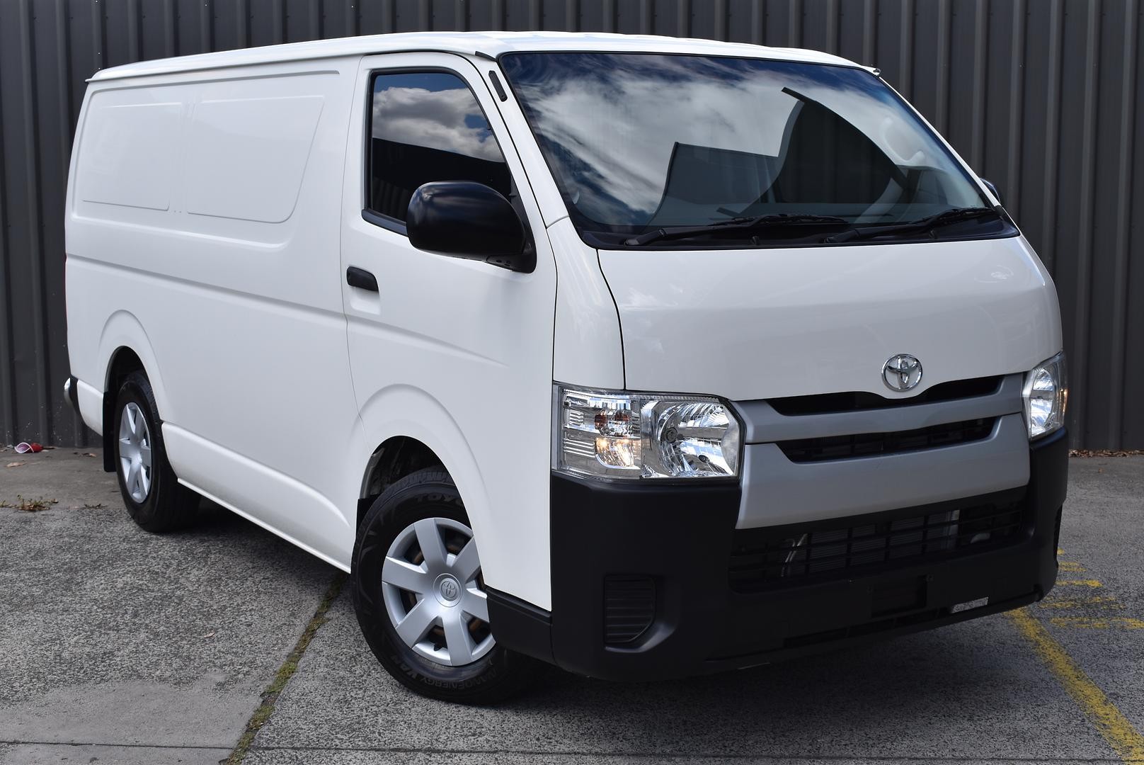 Toyota Hiace image 1