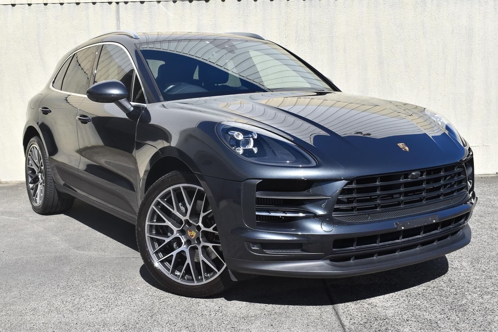 Porsche Macan image 1