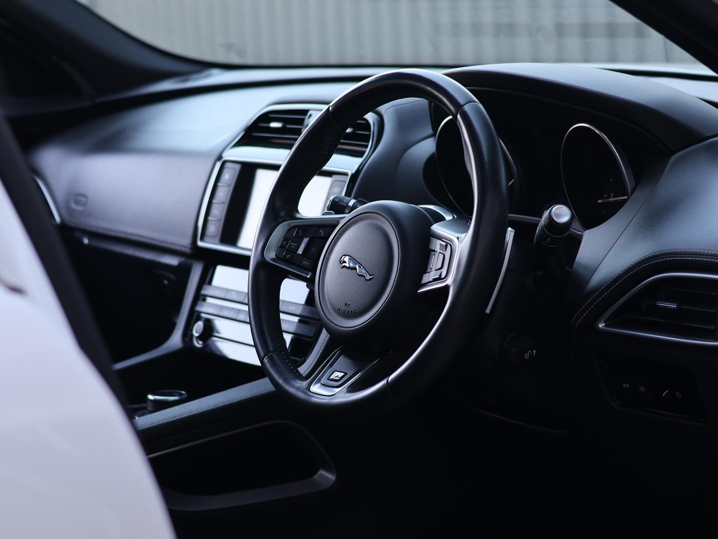 Jaguar F-pace image 2