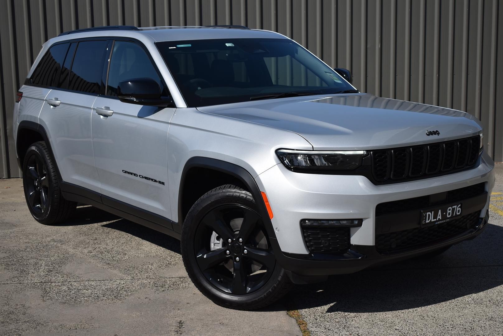 Jeep Grand Cherokee image 1