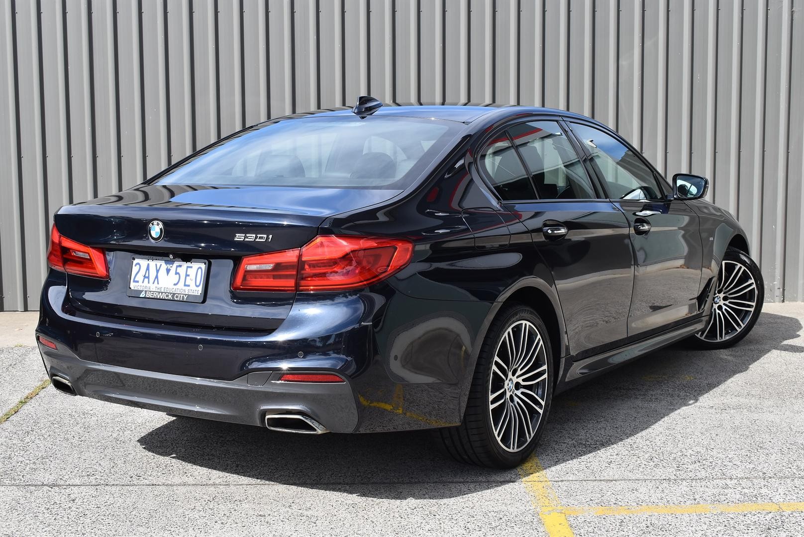 BMW 5 Series image 4