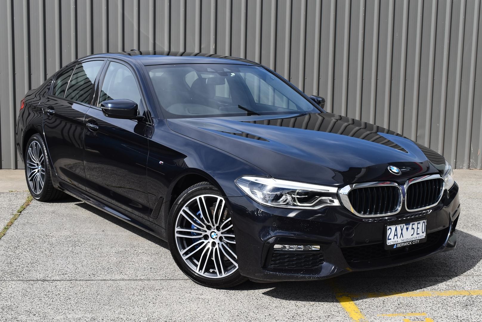 BMW 5 Series image 1