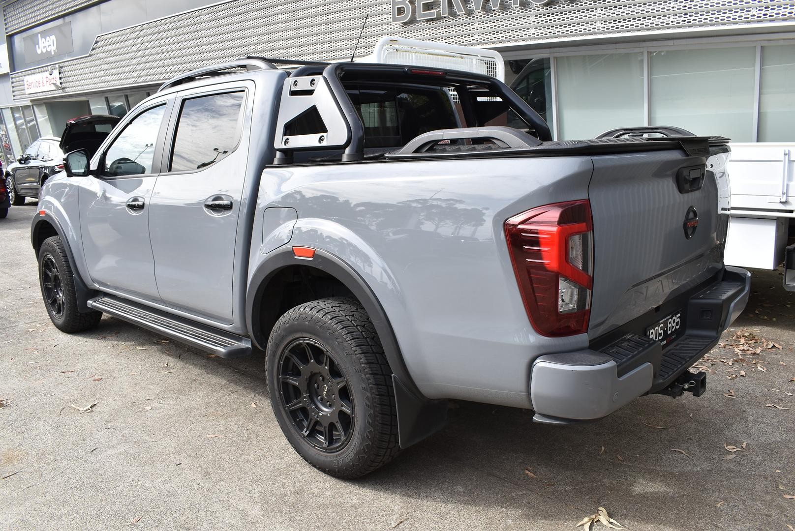 Nissan Navara image 2