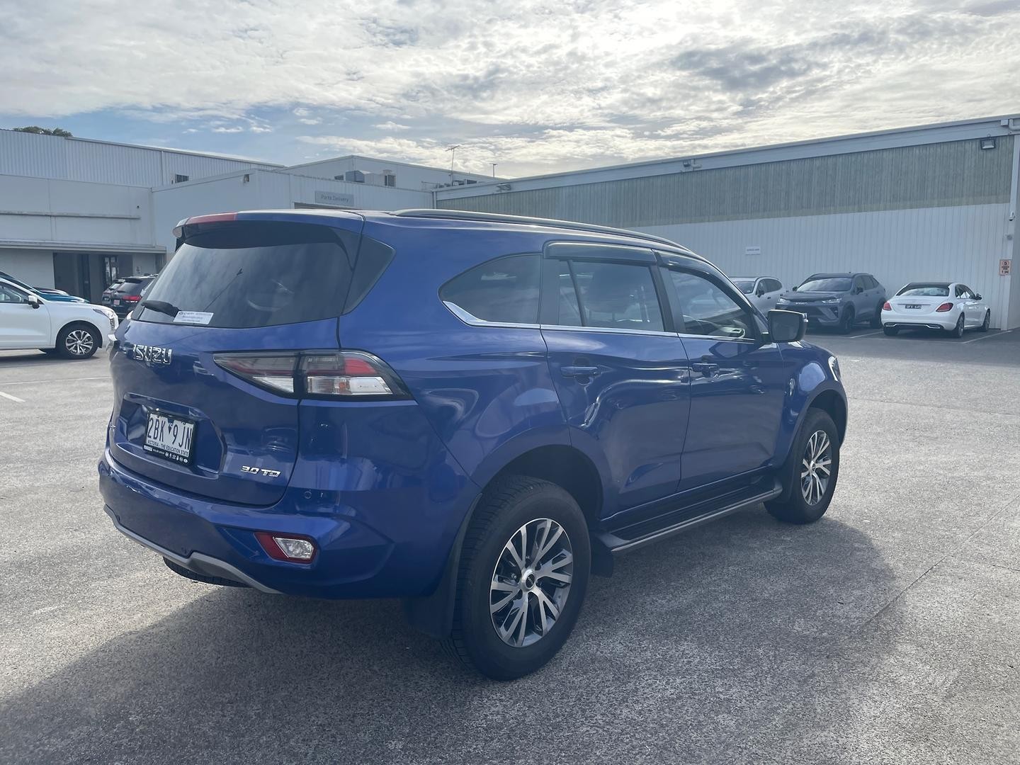 Isuzu Mu-x image 2