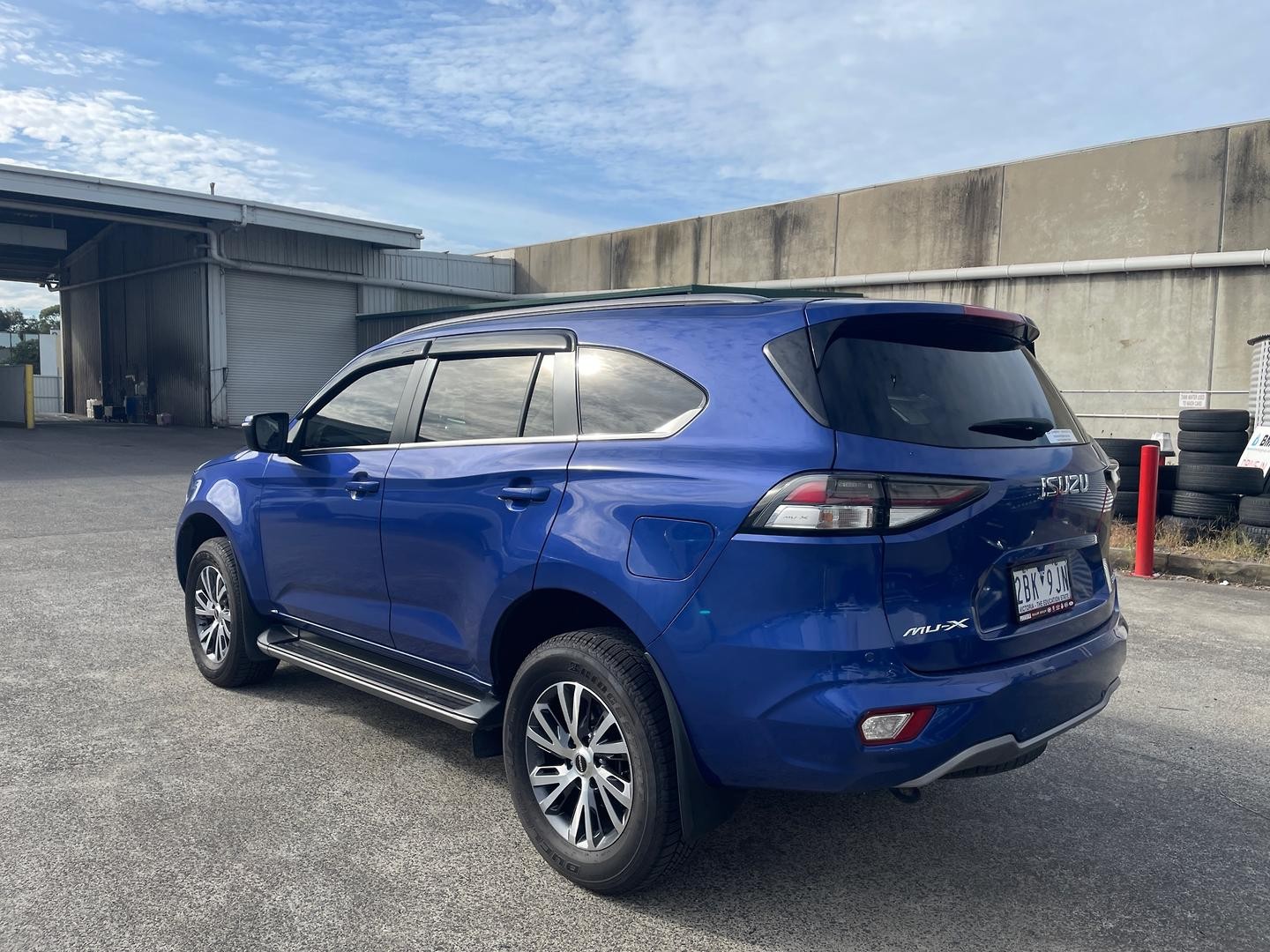 Isuzu Mu-x image 3