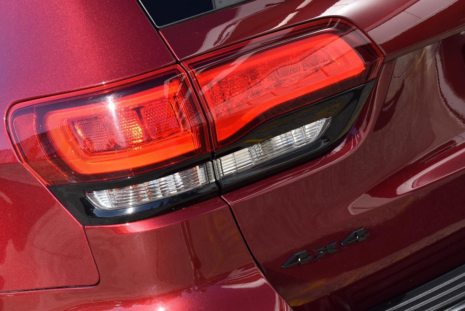 Jeep Grand Cherokee image 3