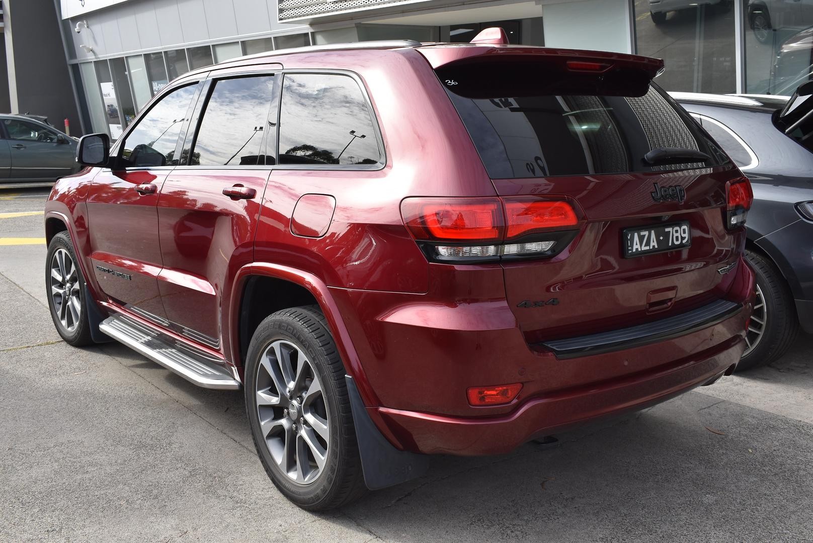 Jeep Grand Cherokee image 2
