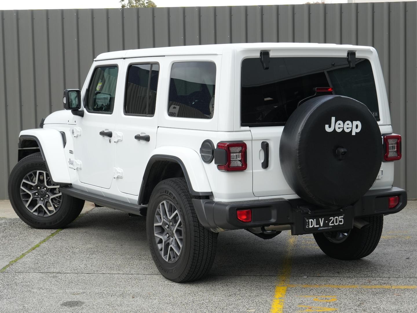 Jeep Wrangler image 3