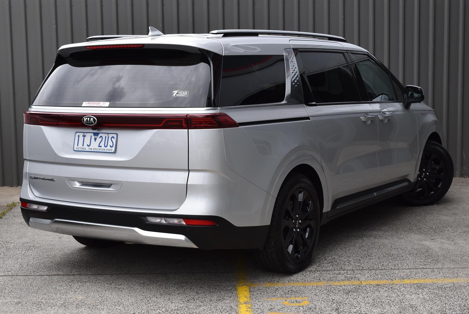 Kia Carnival image 4