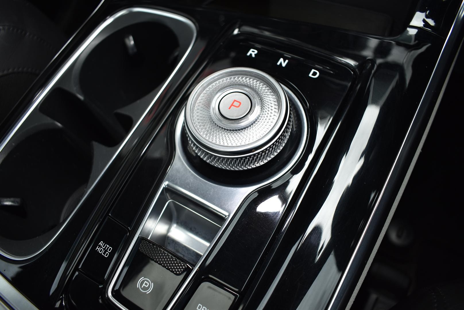 Kia Carnival image 2