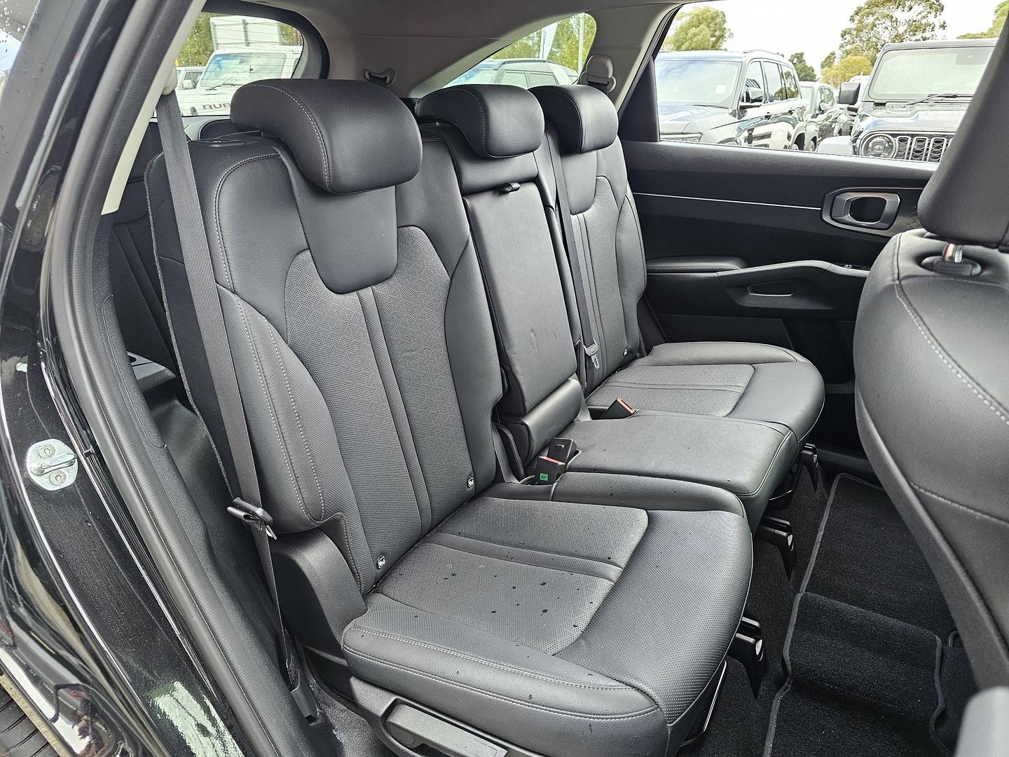 Kia Sorento image 2