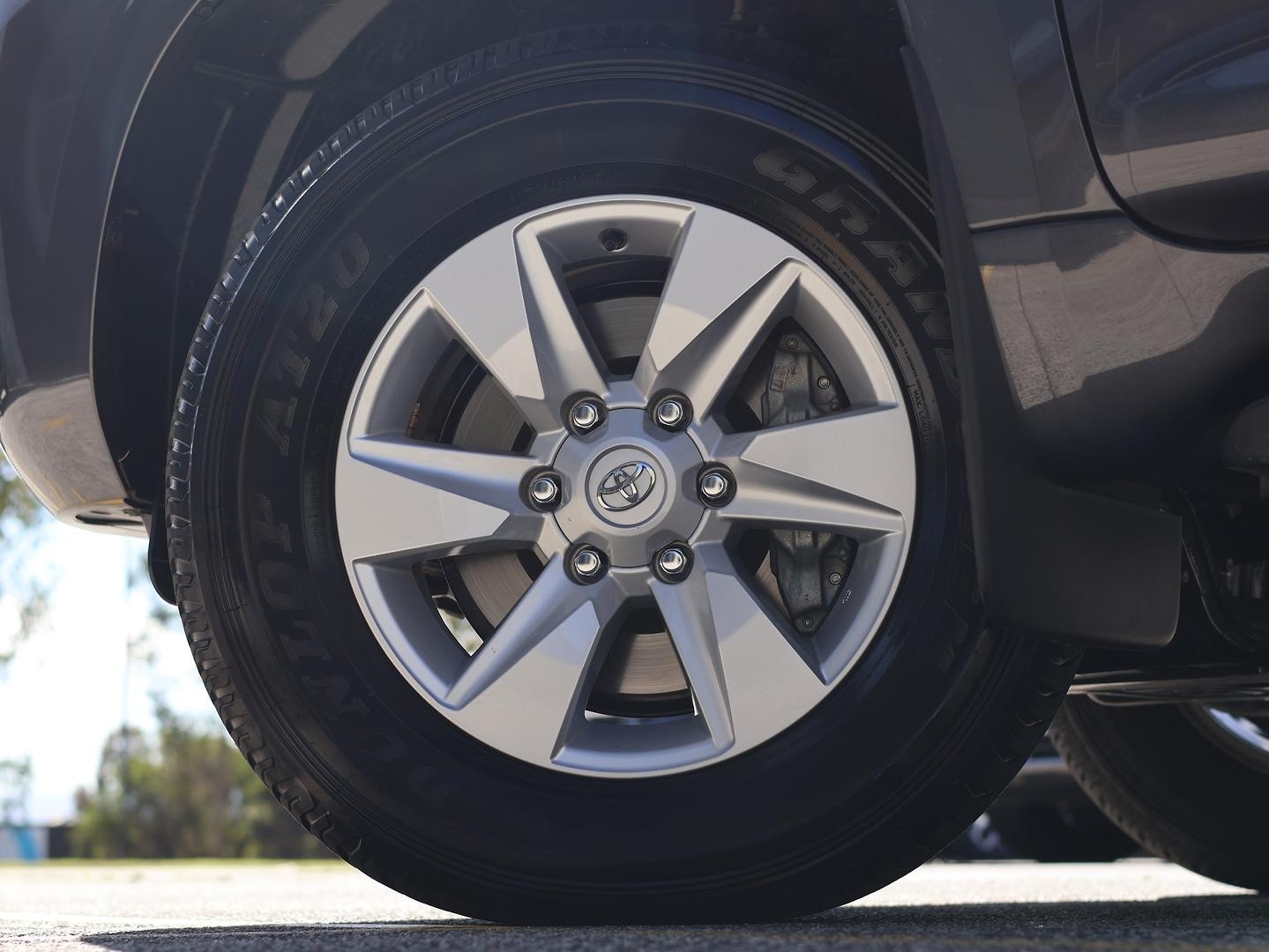 Toyota Landcruiser Prado image 4