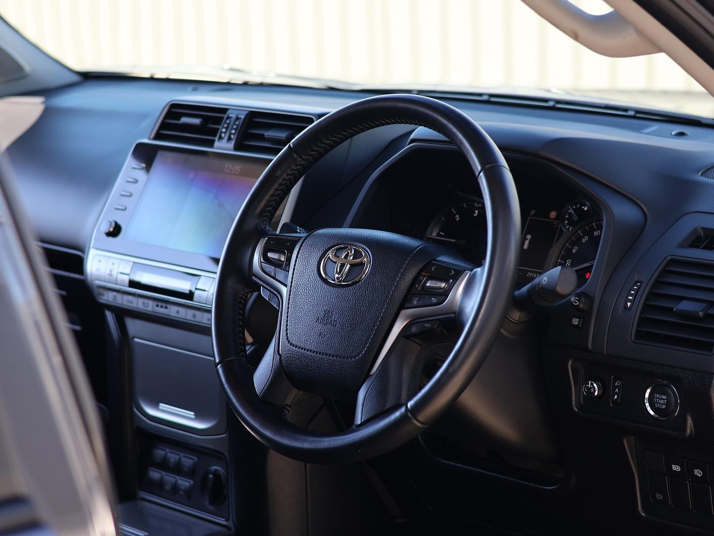 Toyota Landcruiser Prado image 2