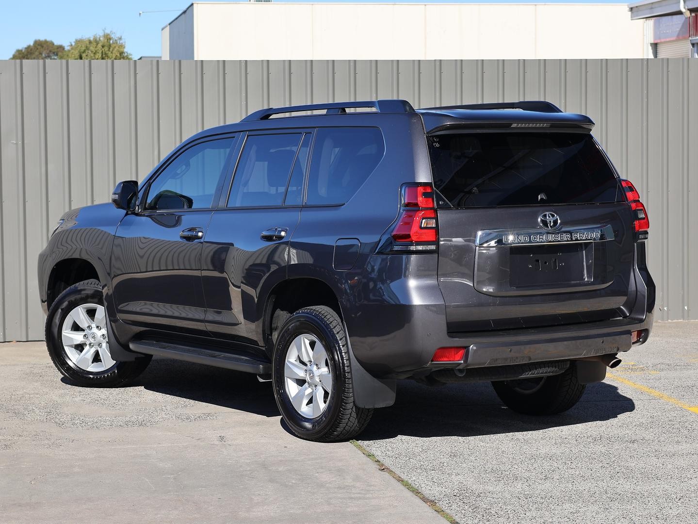 Toyota Landcruiser Prado image 3