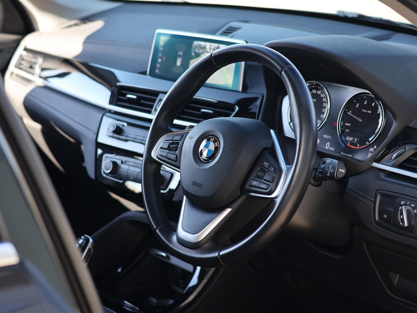 BMW X1 image 2
