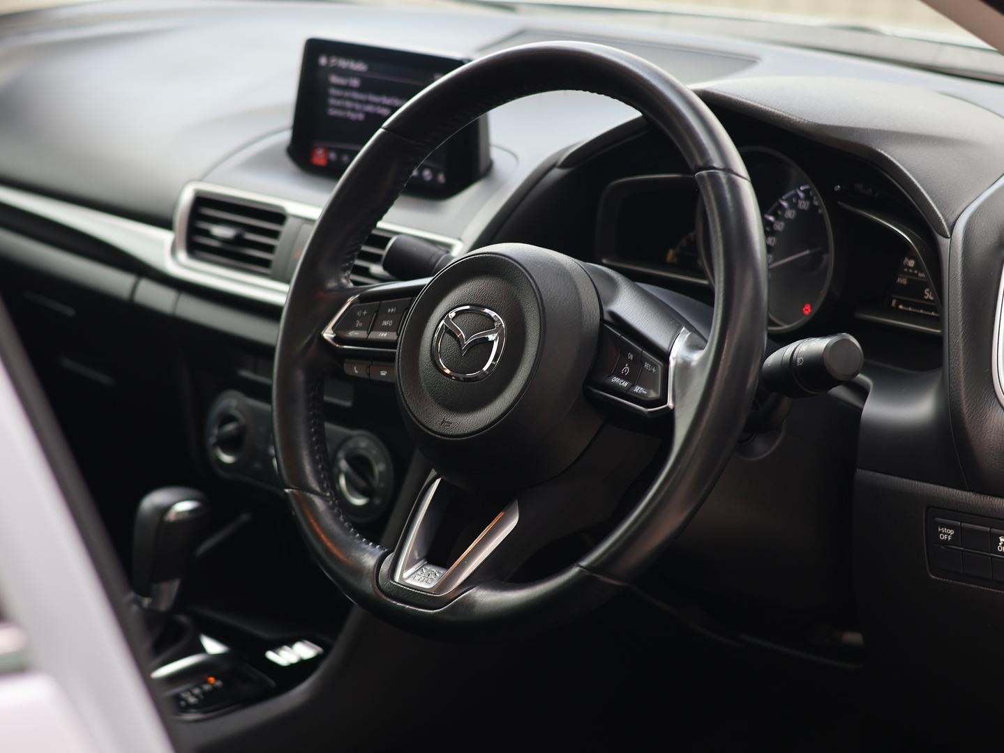 Mazda 3 image 2