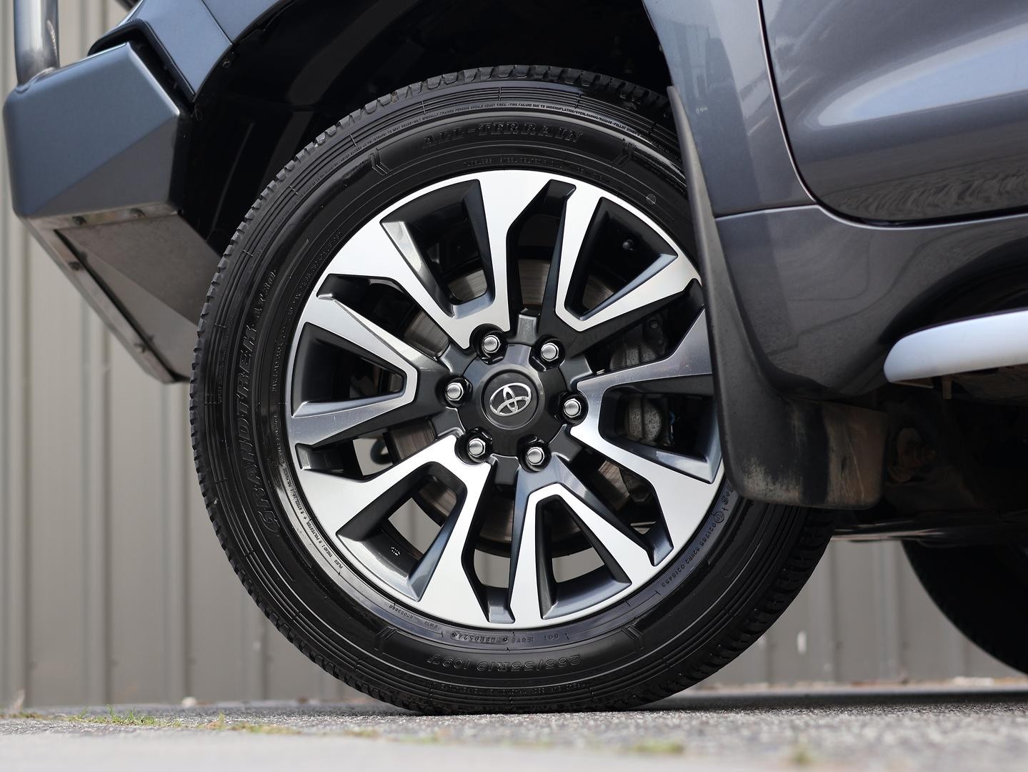 Toyota Landcruiser Prado image 4