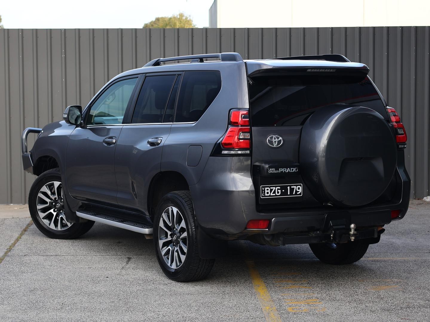 Toyota Landcruiser Prado image 3