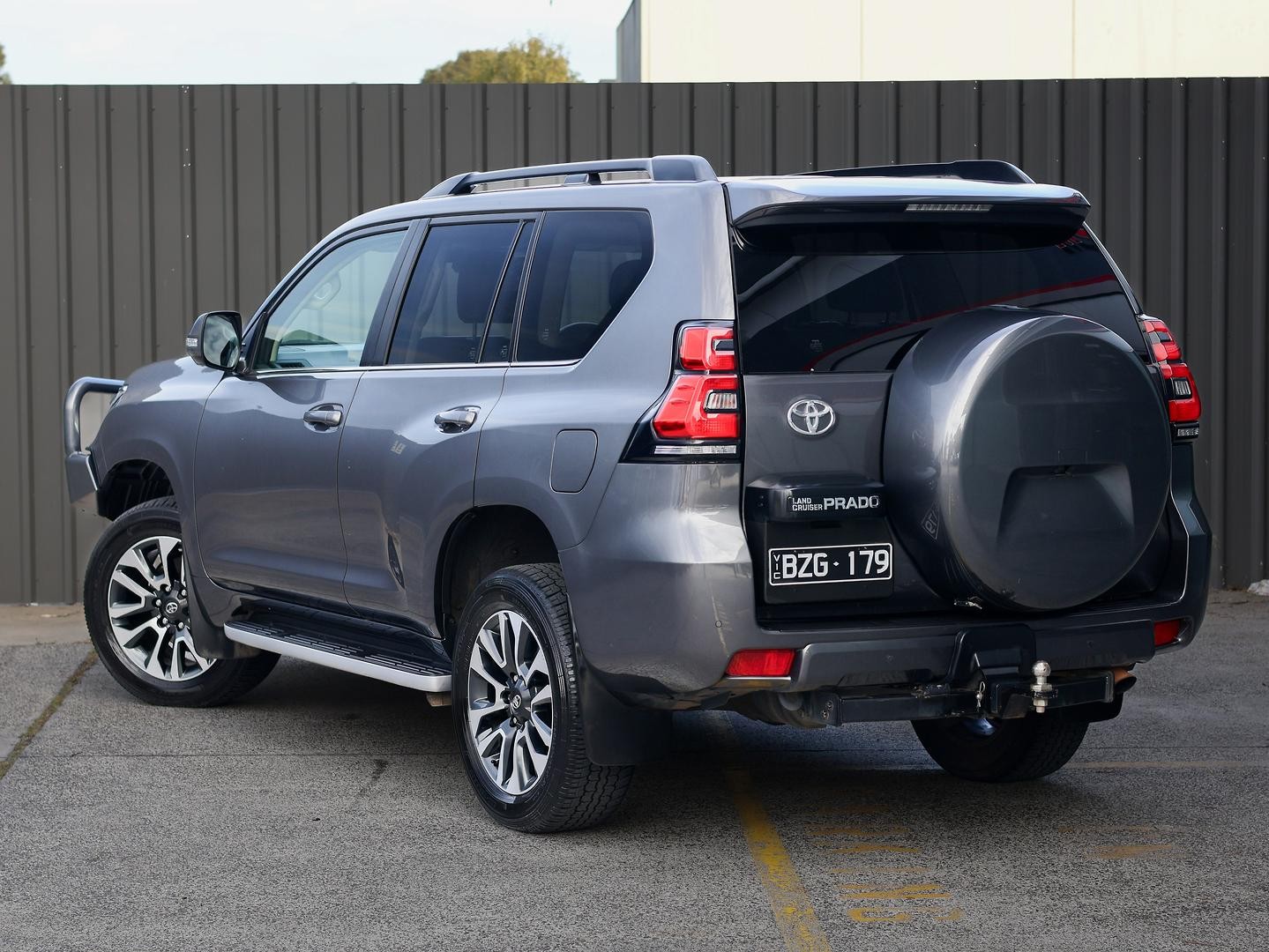 Toyota Landcruiser Prado image 3