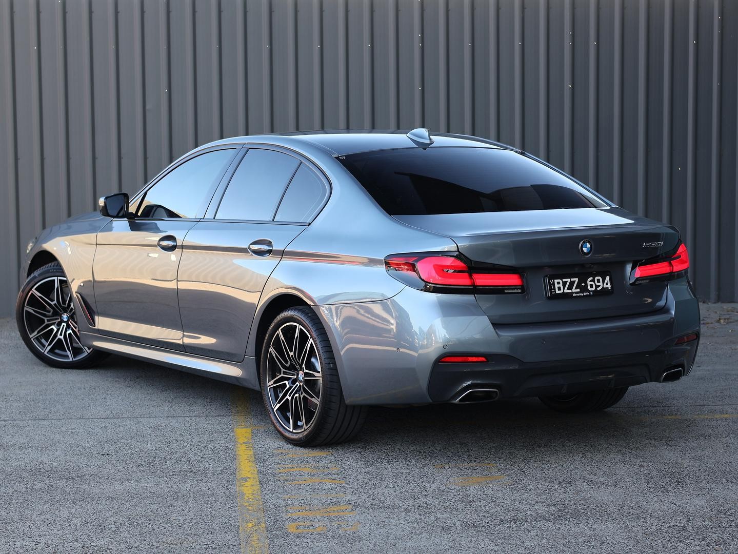 BMW 5 Series image 3