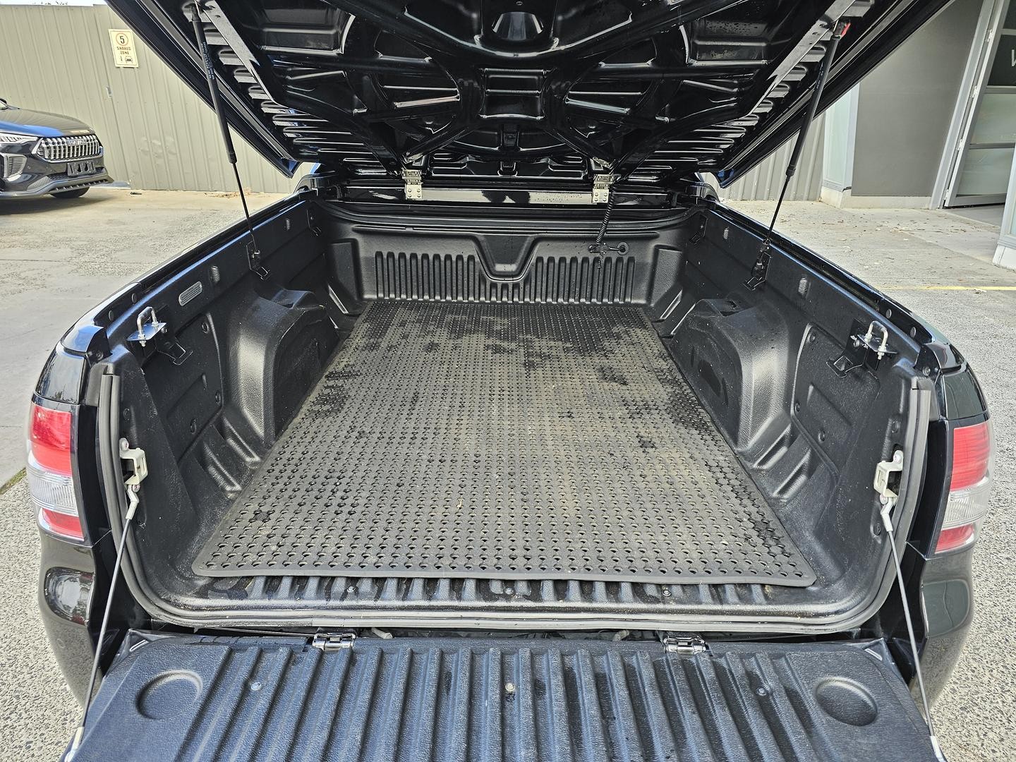 Holden Ute image 2