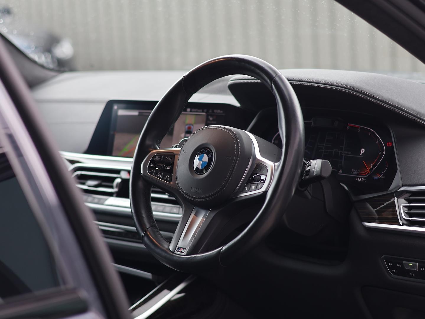 BMW X7 image 2
