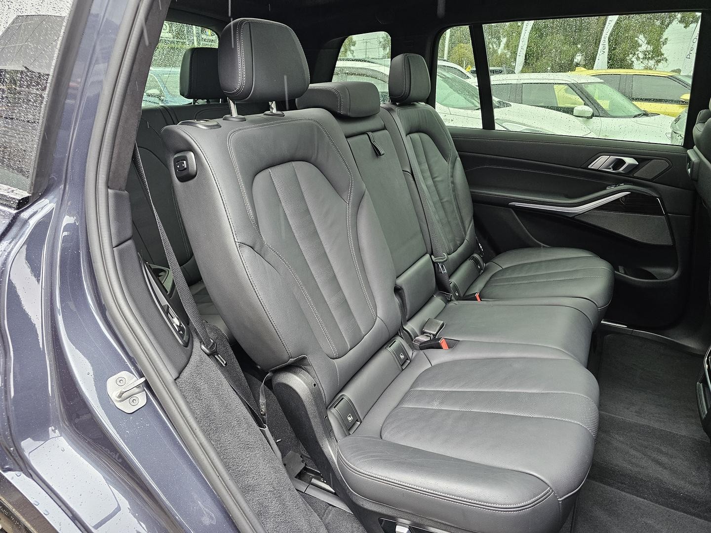 BMW X7 image 2