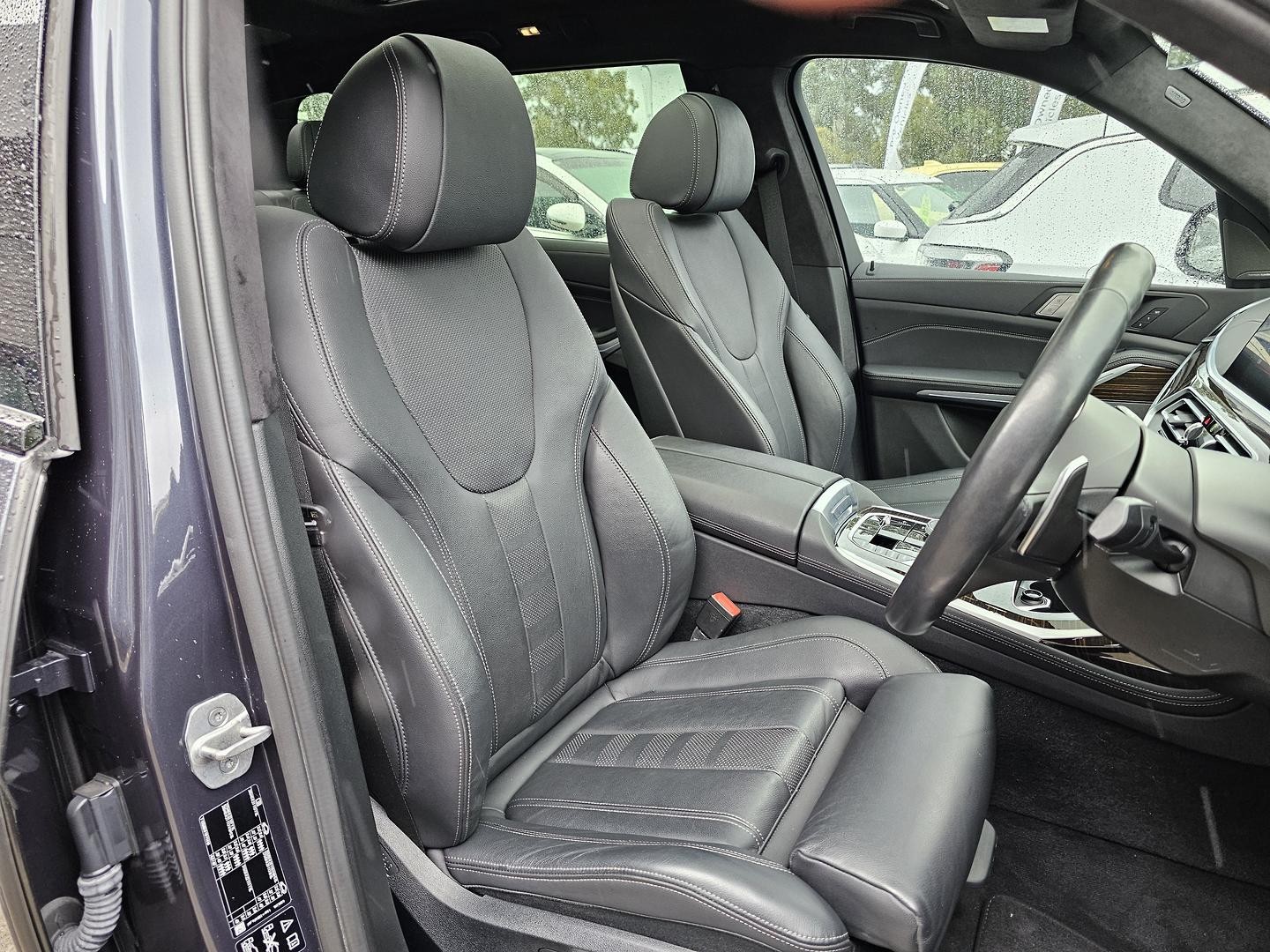 BMW X7 image 1