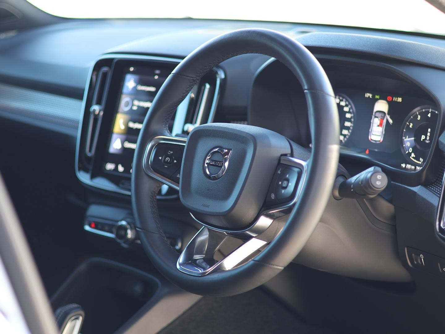 Volvo Xc40 image 2
