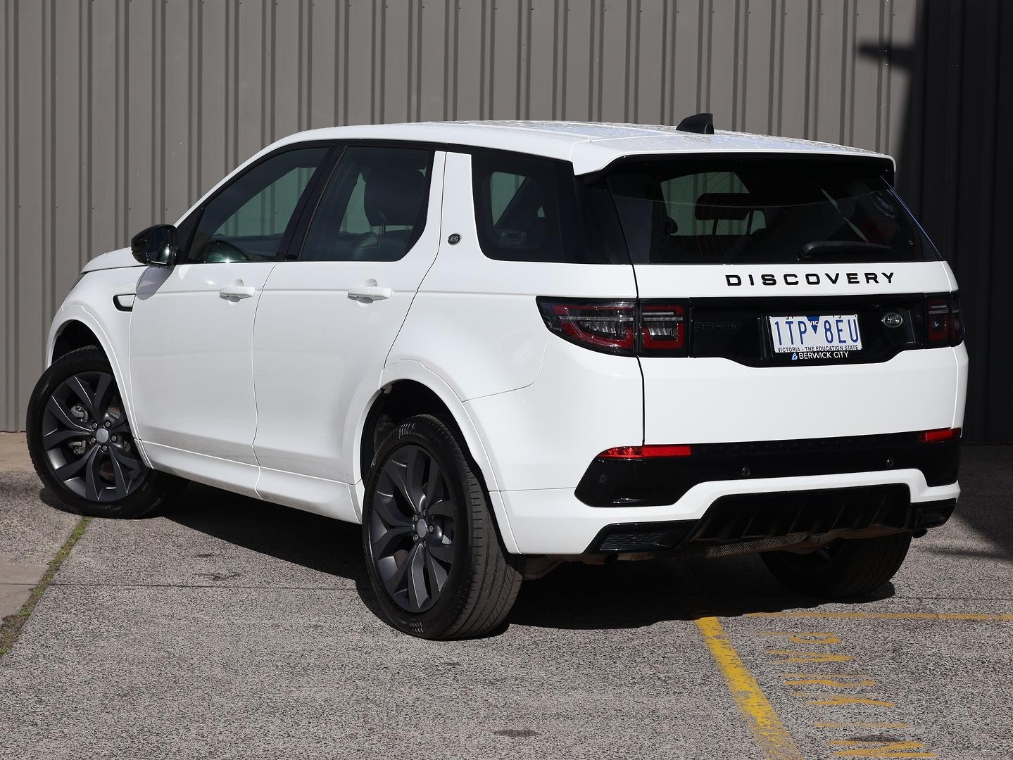 Land Rover Discovery Sport image 3