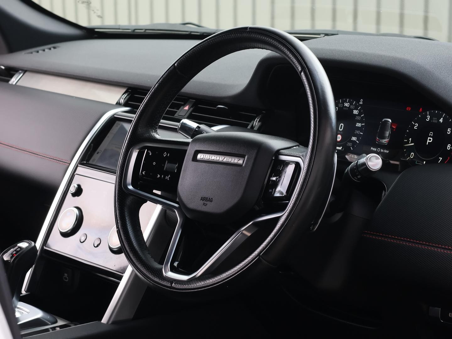 Land Rover Discovery Sport image 2